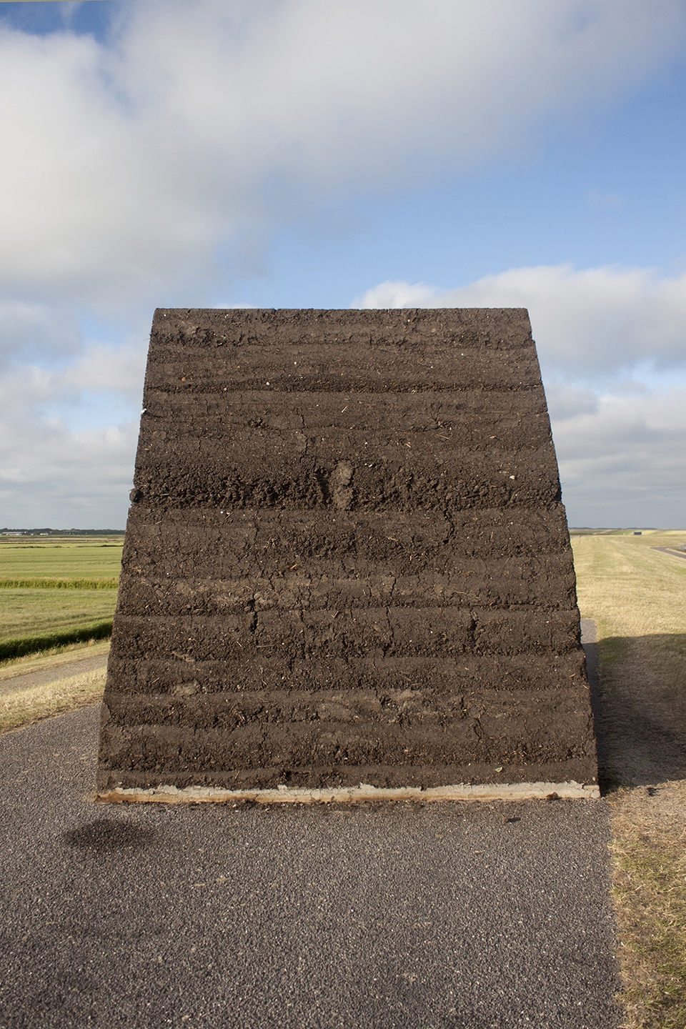GROUNDED by Studio Elmo Vermijs