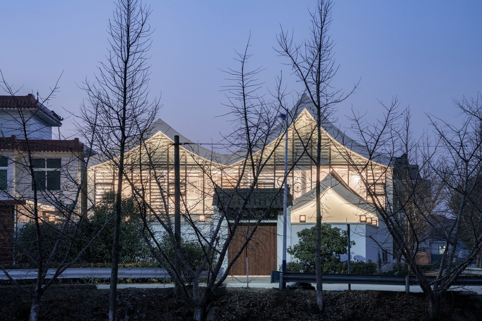 qin garden renovation of an old house in taizhou china by does design