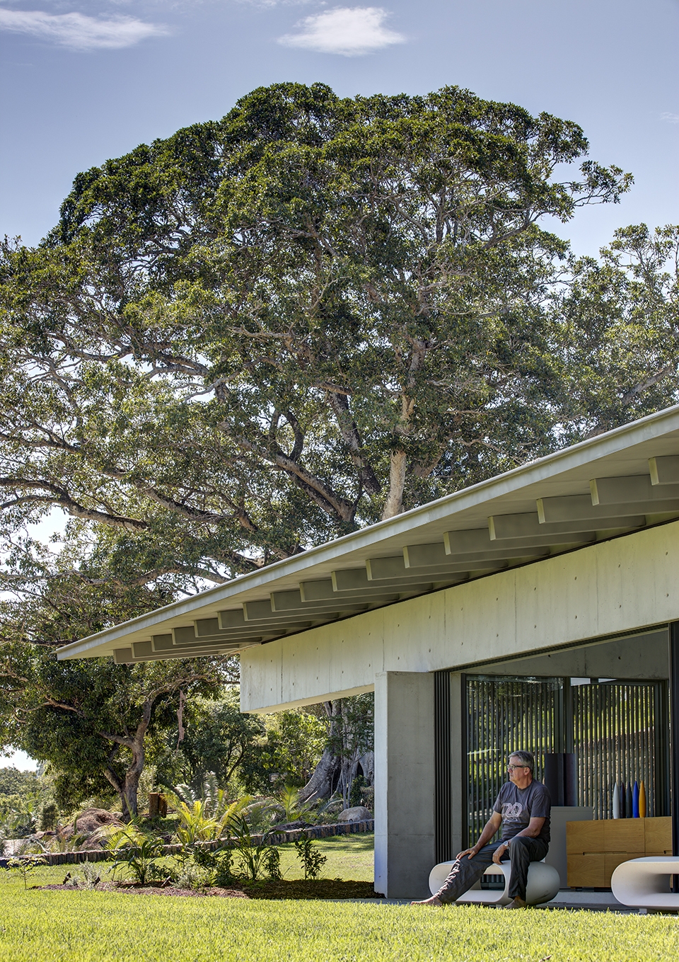 Lune de Sang Pavilion by CHROFI