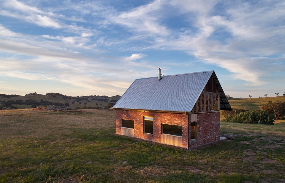 nulla vale house and shed by mrtn architects