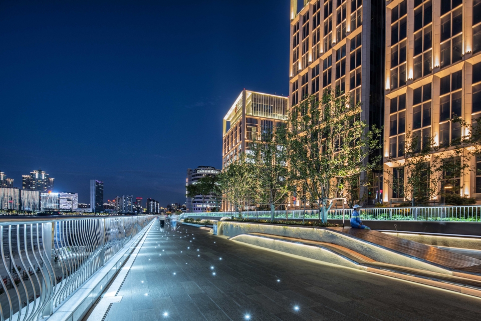 public landscape reconstruction design of shanghai bund china by hmd