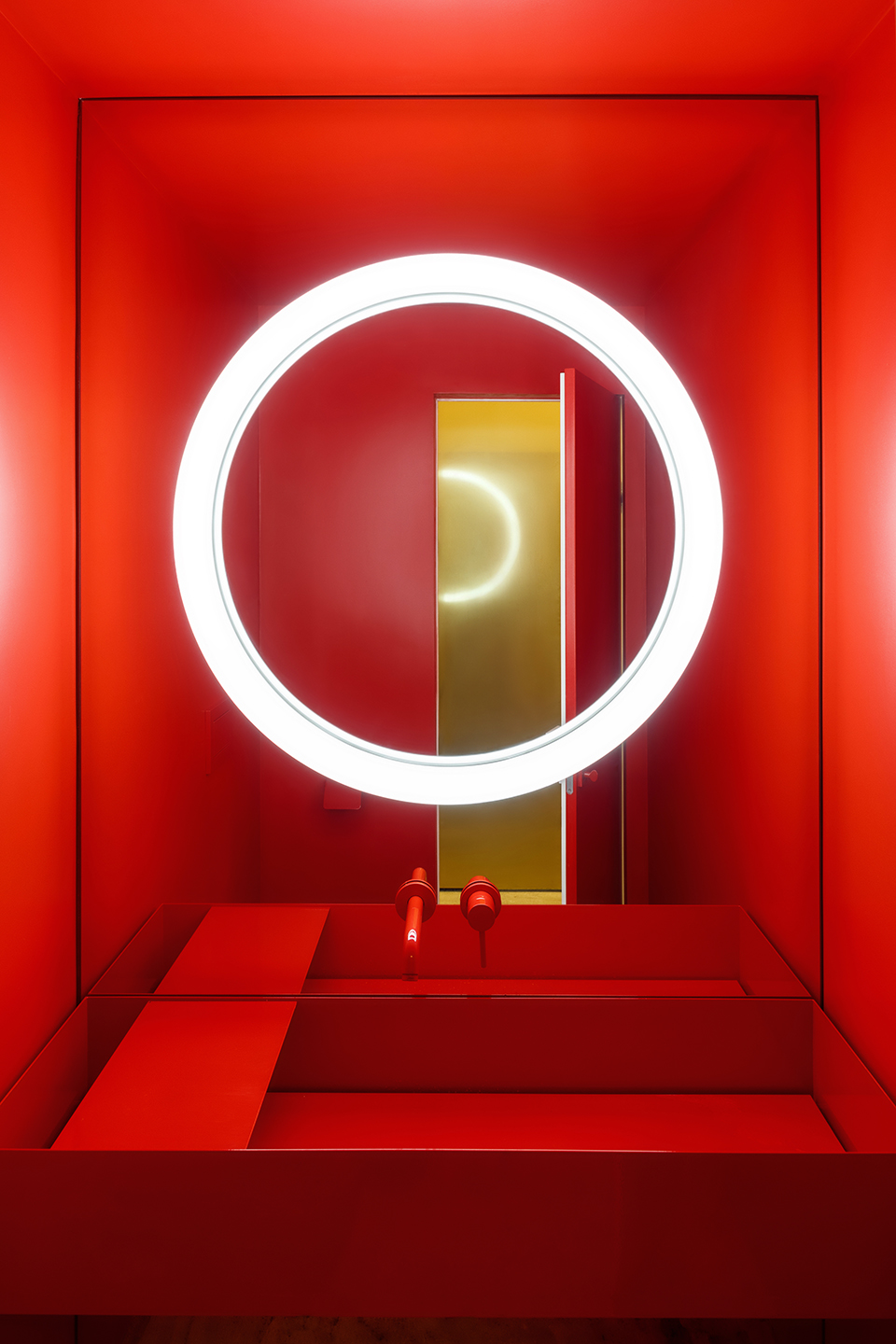 Bronze Glow by Crosby Studios 谷德设计网