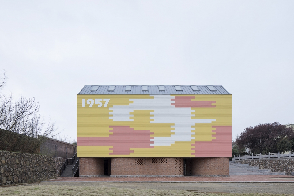 indoor playground doubling as lecture hall of yueyang county no 3 middle school china by sup atelier