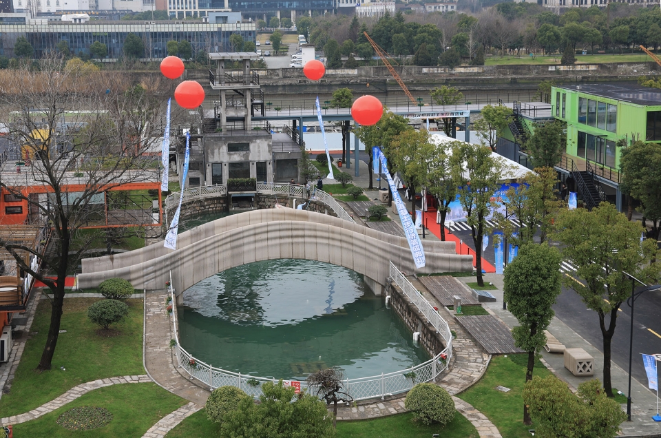 最大的混凝土3D打印步行桥 ,上海 清华大学建筑学院 – 中南置地数字建筑研究中心
我国3D混凝土打印建造技术进入世界先进水平