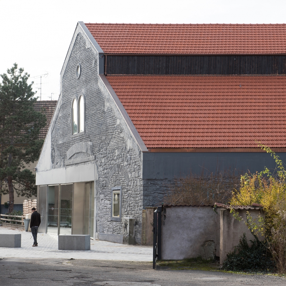 covered market and exhibition area in schiltigheim by dominique coulon associes