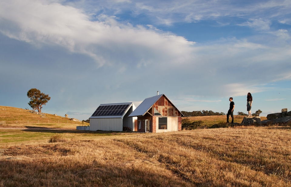 nulla vale house and shed by mrtn architects