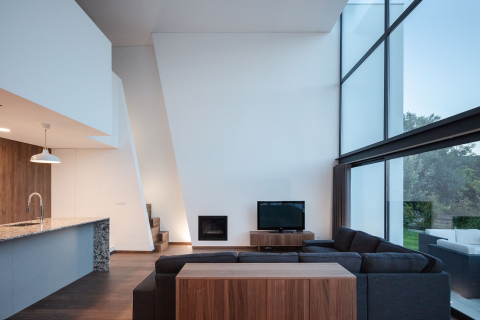 gafarim house by tiago do vale arquitectos