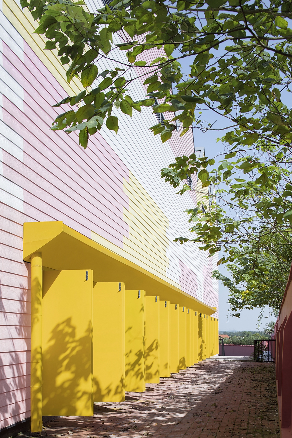 indoor playground doubling as lecture hall of yueyang county no 3 middle school china by sup atelier
