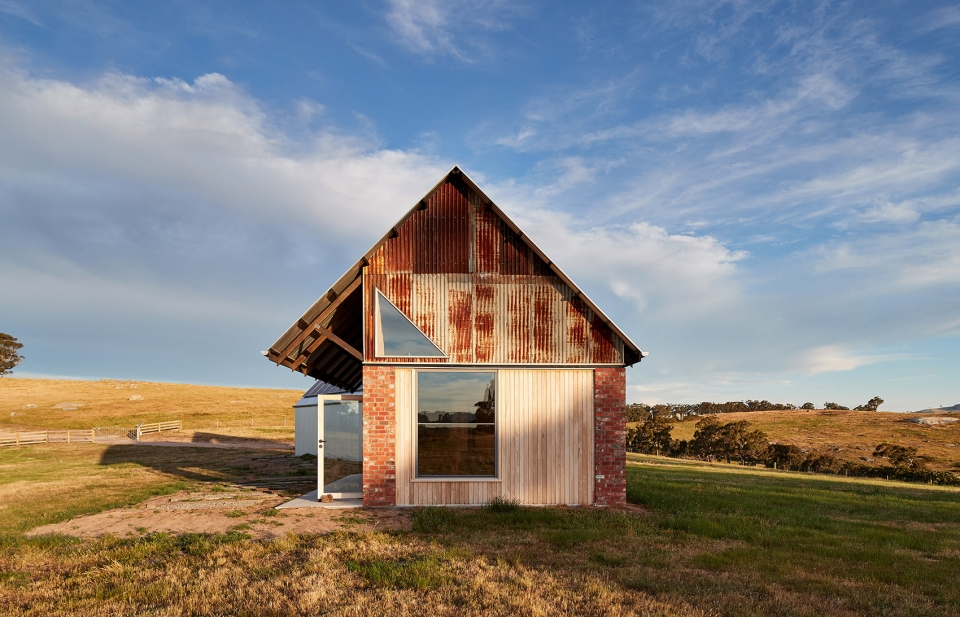 nulla vale house and shed by mrtn architects