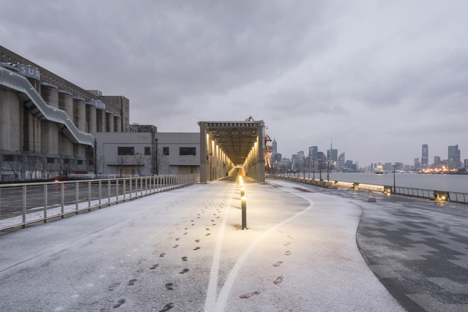 huangpu river east bund riverfront open space design china by atelier liu yuyang architects