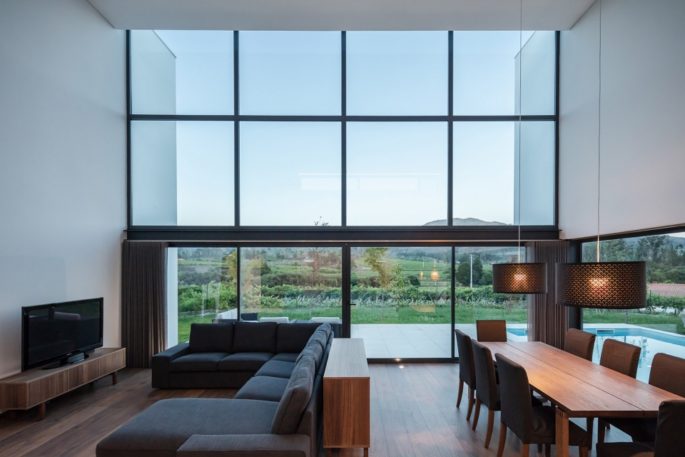 gafarim house by tiago do vale arquitectos