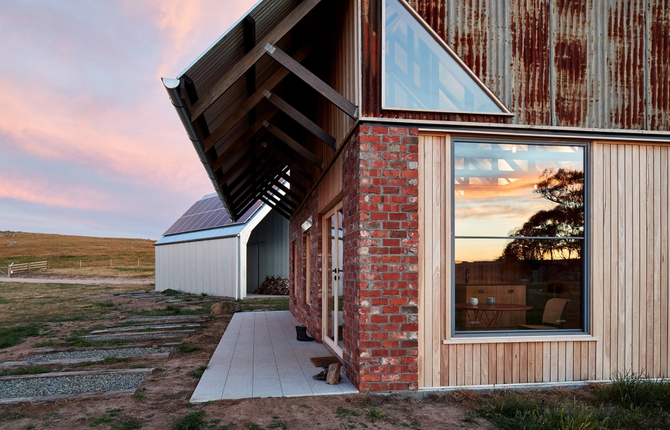 nulla vale house and shed by mrtn architects