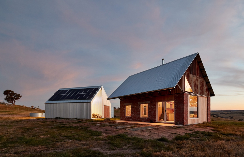 nulla vale house and shed by mrtn architects