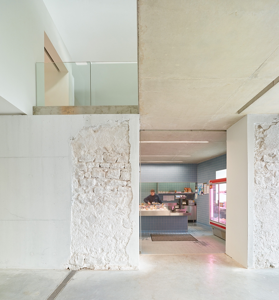 covered market and exhibition area in schiltigheim by dominique coulon associes