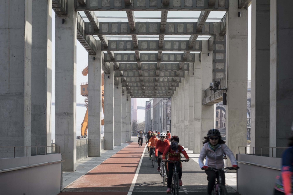 huangpu river east bund riverfront open space design china by atelier liu yuyang architects