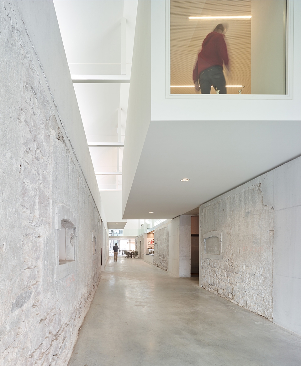 covered market and exhibition area in schiltigheim by dominique coulon associes