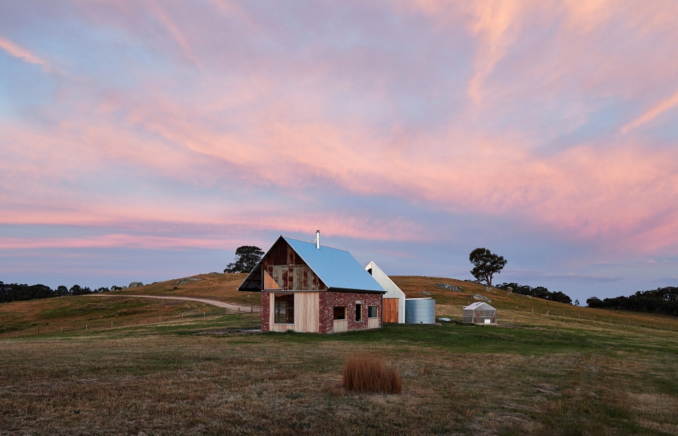 nulla vale house and shed by mrtn architects