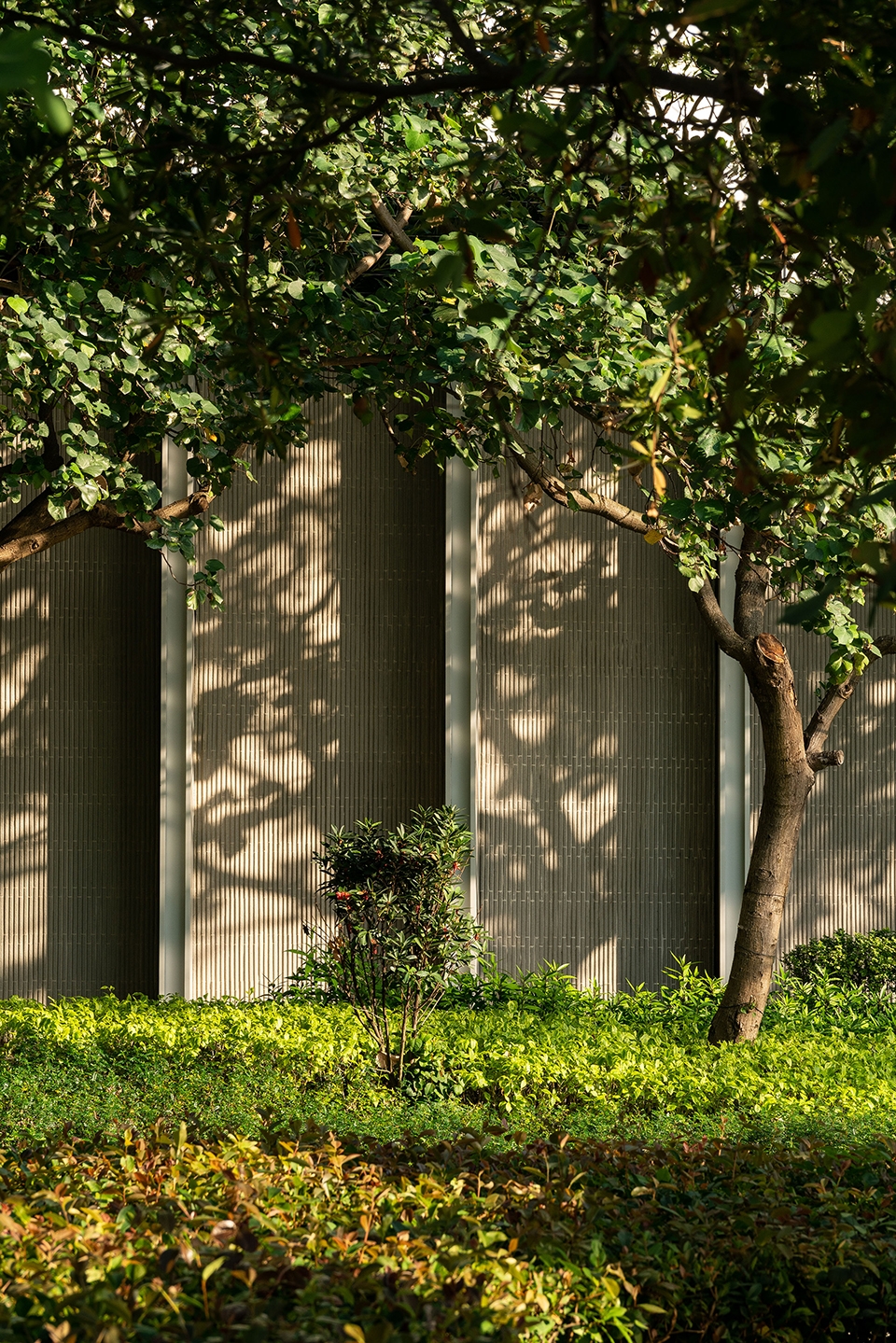 tsuen wan sports centre by lwk partners