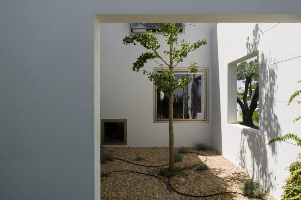 house in troia by miguel marcelino