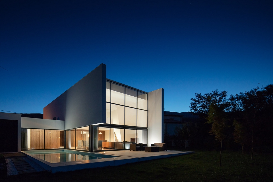 gafarim house by tiago do vale arquitectos