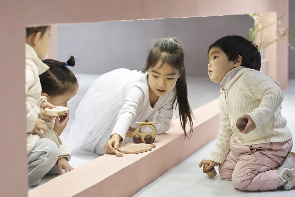 teawith pink fair of the new craftsmen china by atelier jian