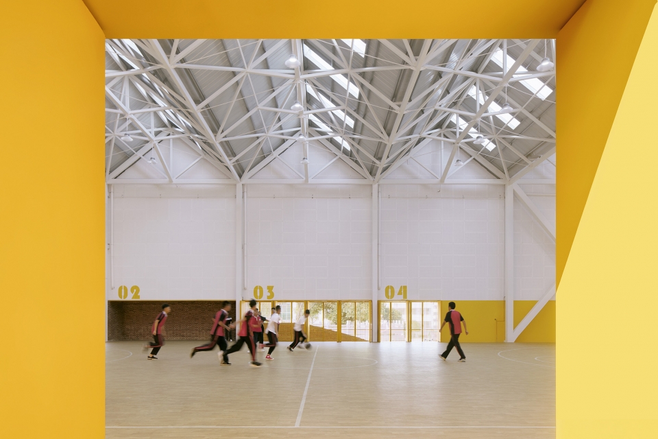 indoor playground doubling as lecture hall of yueyang county no 3 middle school china by sup atelier