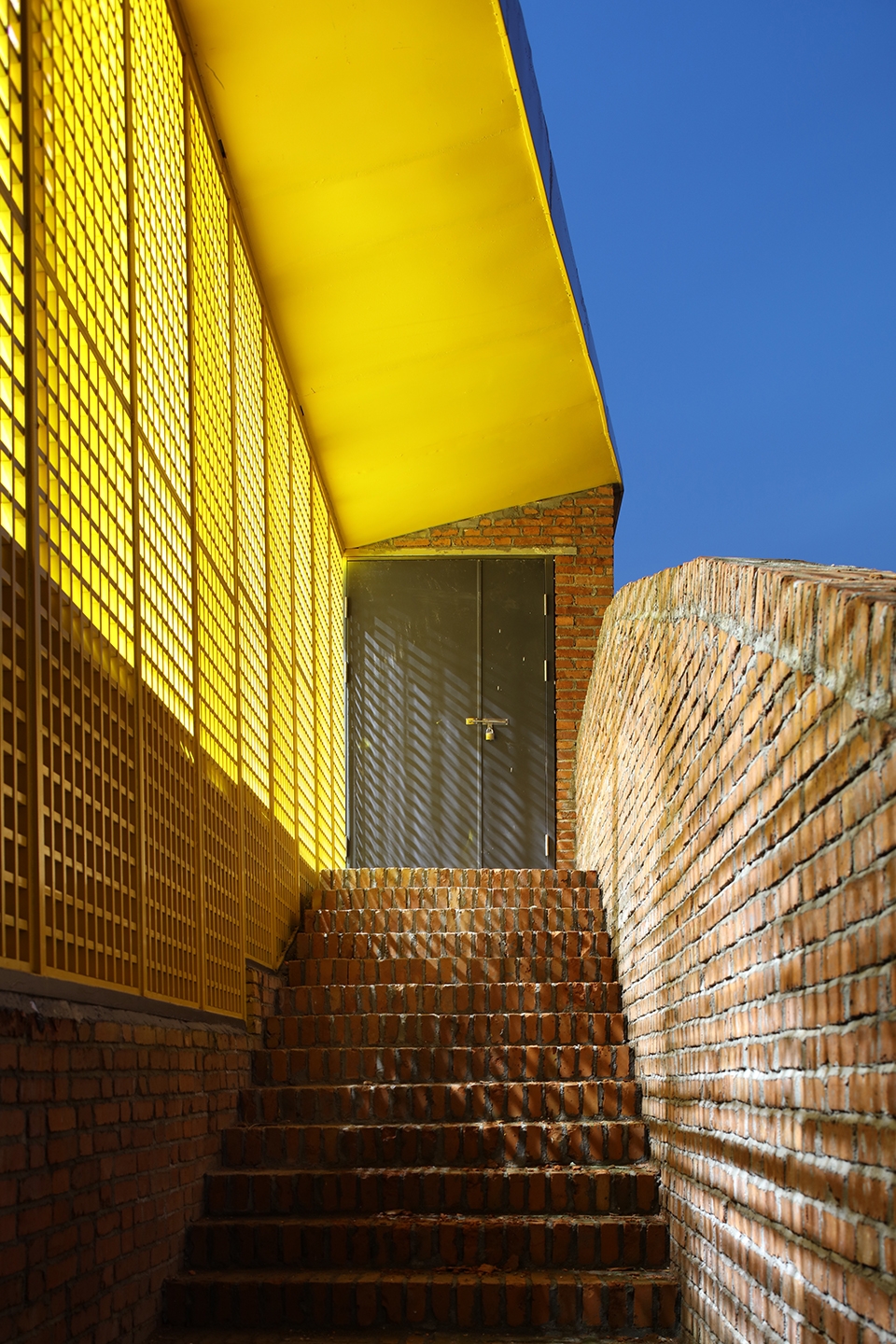 indoor playground doubling as lecture hall of yueyang county no 3 middle school china by sup atelier