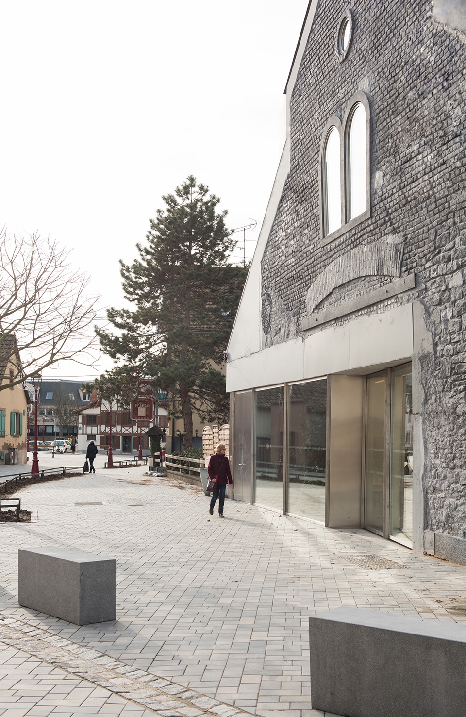 covered market and exhibition area in schiltigheim by dominique coulon associes