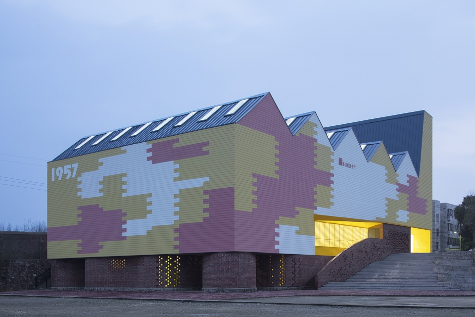 indoor playground doubling as lecture hall of yueyang county no 3 middle school china by sup atelier