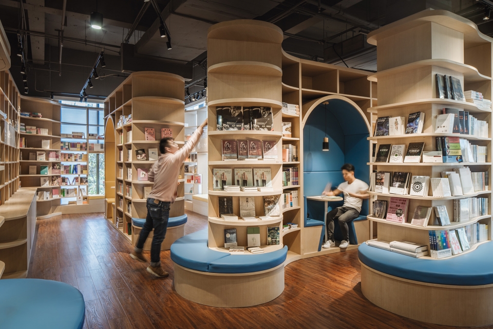 xi chao bookstore in sjtu china by atelier fan