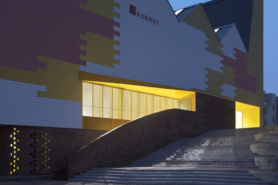 indoor playground doubling as lecture hall of yueyang county no 3 middle school china by sup atelier