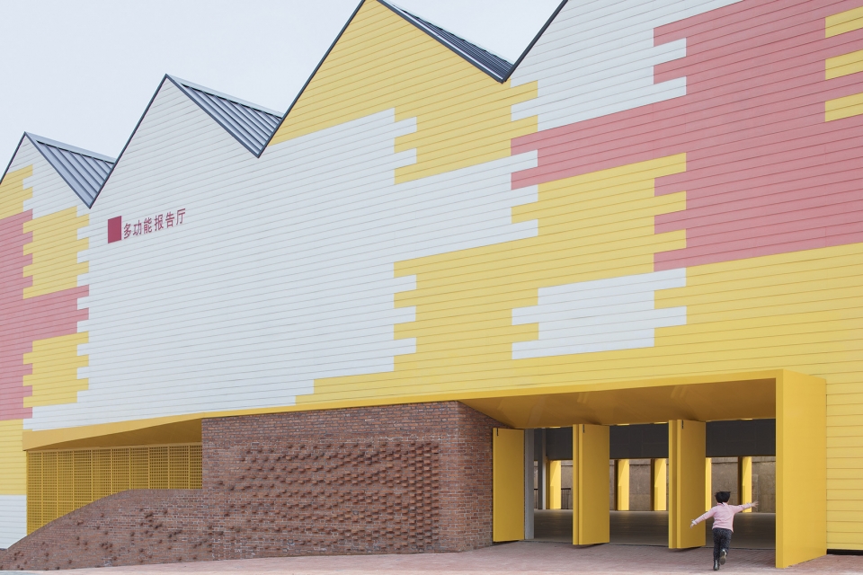 indoor playground doubling as lecture hall of yueyang county no 3 middle school china by sup atelier