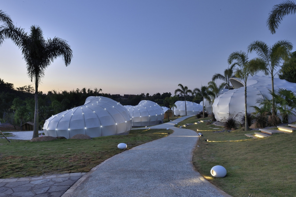 visible ze habitat tent art hotel jstudio