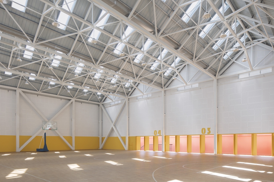 indoor playground doubling as lecture hall of yueyang county no 3 middle school china by sup atelier