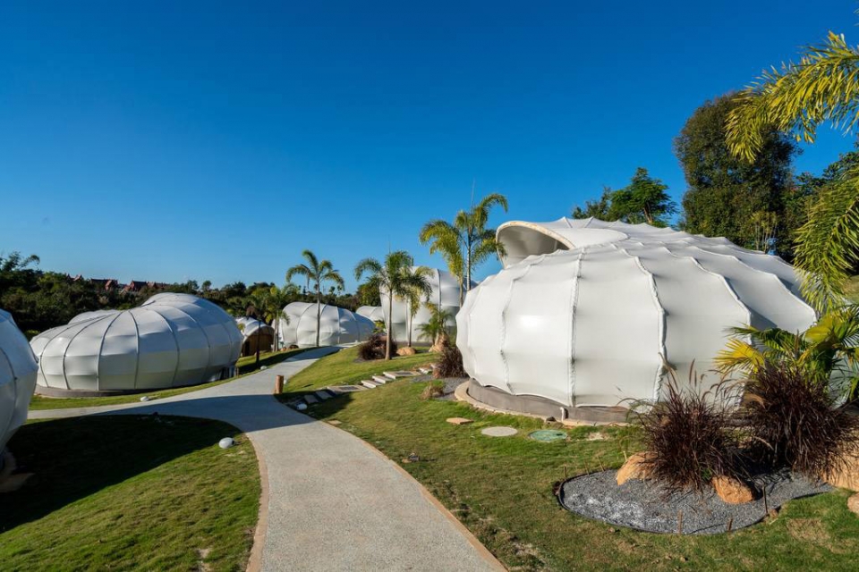 visible ze habitat tent art hotel jstudio