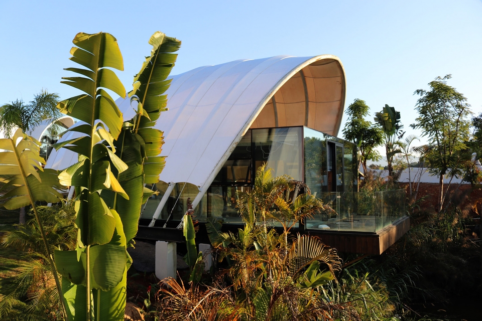 visible ze habitat tent art hotel jstudio