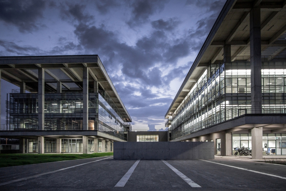 metu technocity turktelekom rd centre by ozerurger architects