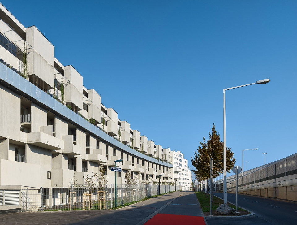 performative brise soleil by studiovlaystreeruwitz