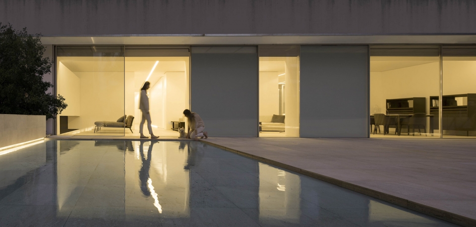 the blue garden by fran silvestre arquitectos