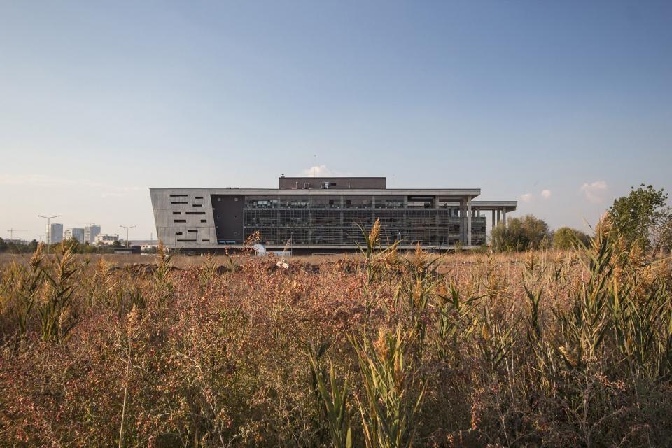 metu technocity turktelekom rd centre by ozerurger architects