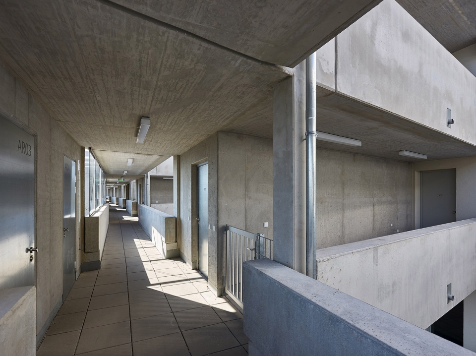 performative brise soleil by studiovlaystreeruwitz