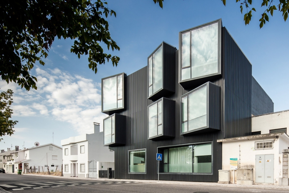 santa casa da misericordias elderly care centre by nuno piedade alexandre