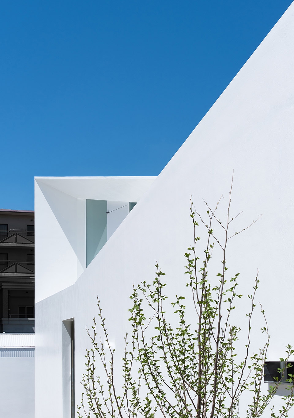 topological folding house by takashi yamaguchi associates