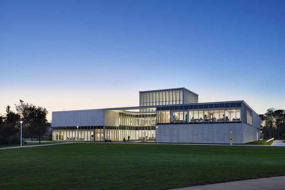 learning resource center by ikon 5 architects