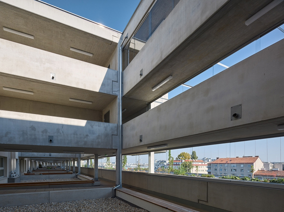 performative brise soleil by studiovlaystreeruwitz