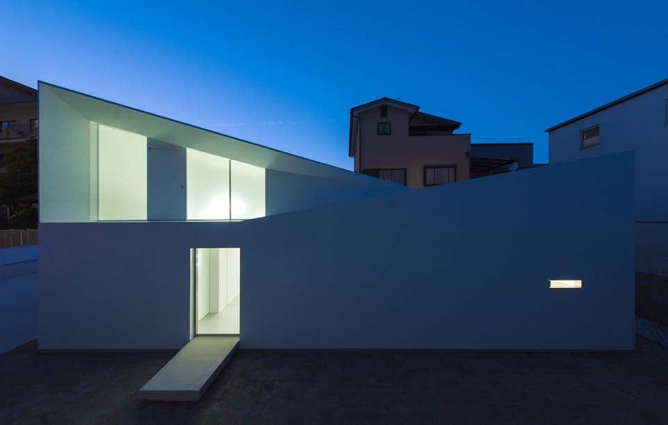 topological folding house by takashi yamaguchi associates