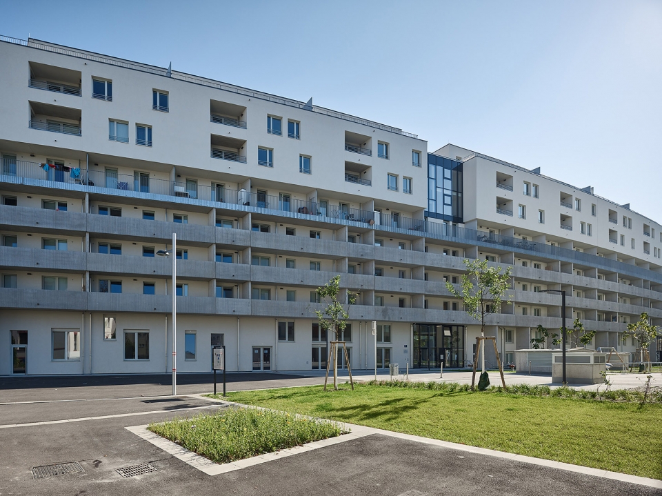 performative brise soleil by studiovlaystreeruwitz