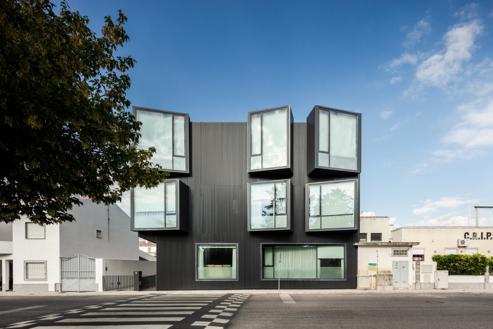 santa casa da misericordias elderly care centre by nuno piedade alexandre