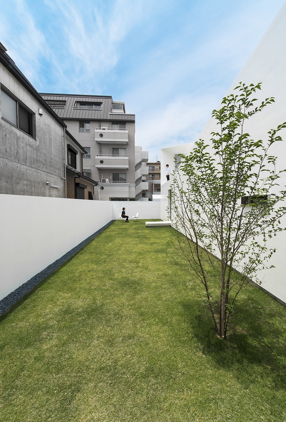 topological folding house by takashi yamaguchi associates