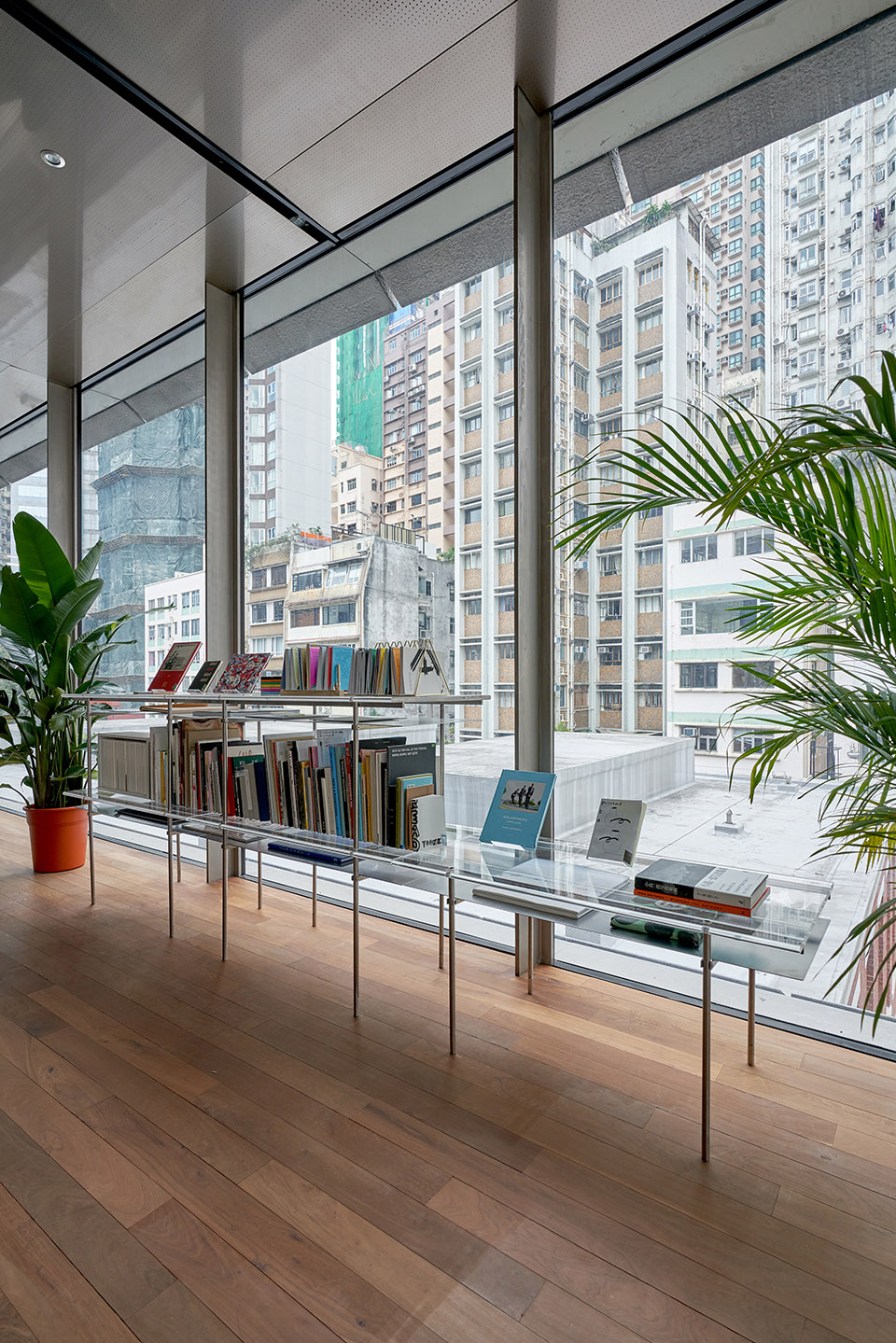 Vitrine Shelf, Hong Kong by Napp Studio 谷德设计网